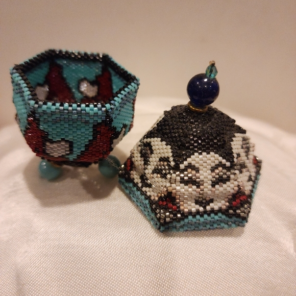 Beaded hexagon - Picture 2 of 2